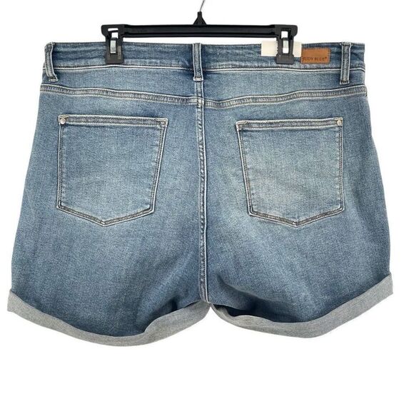 Judy Blue Mid-Rise Classic Cuffed Denim Shorts - Medium Wash, 3XL, NWT - Picture 4 of 16
